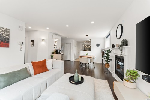 Salon - 589 Rue De Pompadour, Mascouche, QC - Indoor Photo Showing Living Room With Fireplace
