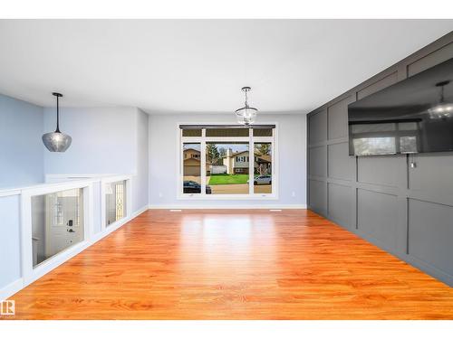 126 Harrison Dr Nw, Edmonton, AB - Indoor
