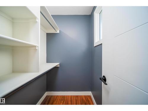 126 Harrison Dr Nw, Edmonton, AB - Indoor