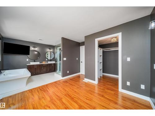 126 Harrison Dr Nw, Edmonton, AB - Indoor