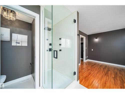 126 Harrison Dr Nw, Edmonton, AB - Indoor Photo Showing Bathroom