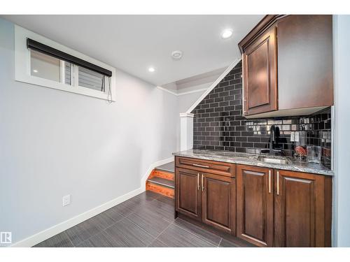 126 Harrison Dr Nw, Edmonton, AB - Indoor