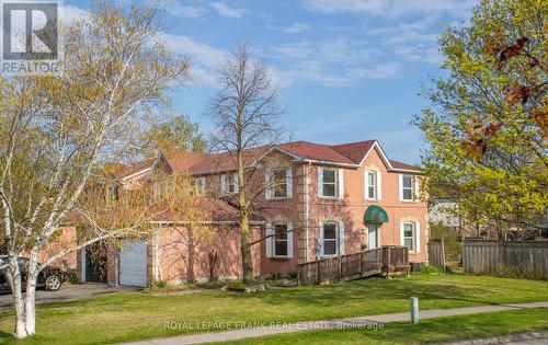 90 HILLHURST CRESCENT  Clarington (Courtice), ON L1E 2A3