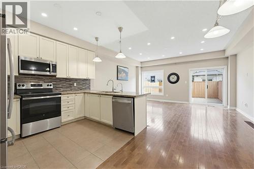 110 Highland Road E Unit# 75, Kitchener, ON - Indoor Photo Showing Kitchen With Upgraded Kitchen