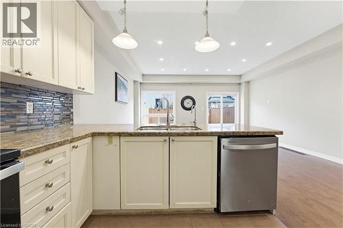 110 Highland Road E Unit# 75, Kitchener, ON - Indoor Photo Showing Kitchen With Double Sink