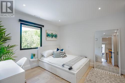 111 Judith Crescent, Hamilton (Ancaster), ON - Indoor Photo Showing Bedroom