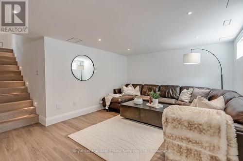 111 Judith Crescent, Hamilton (Ancaster), ON - Indoor Photo Showing Living Room