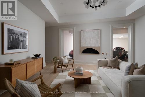 92 Arjay Crescent, Toronto, ON - Indoor Photo Showing Living Room