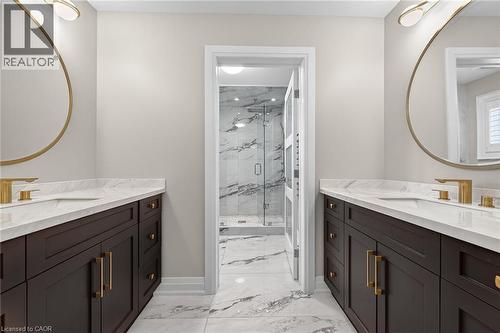 18 David Avenue, Hamilton, ON - Indoor Photo Showing Bathroom