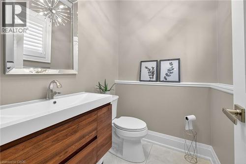 18 David Avenue, Hamilton, ON - Indoor Photo Showing Bathroom