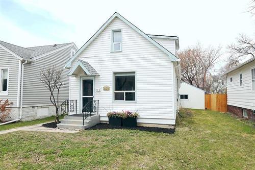 915 Garwood AVE  Winnipeg, MB R3M 1M7
