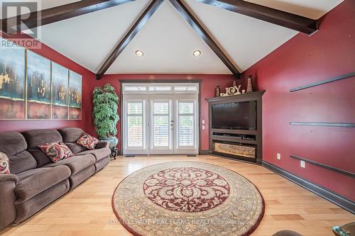 11 - 5595 Drummond Road, Niagara Falls, ON - Indoor Photo Showing Living Room
