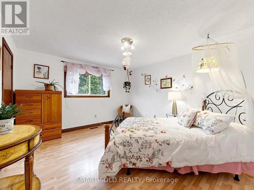 14 Marchwood Crescent, Richmond Hill, ON - Indoor Photo Showing Bedroom