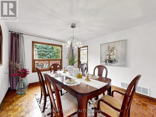 14 Marchwood Crescent, Richmond Hill, ON - Indoor Photo Showing Dining Room