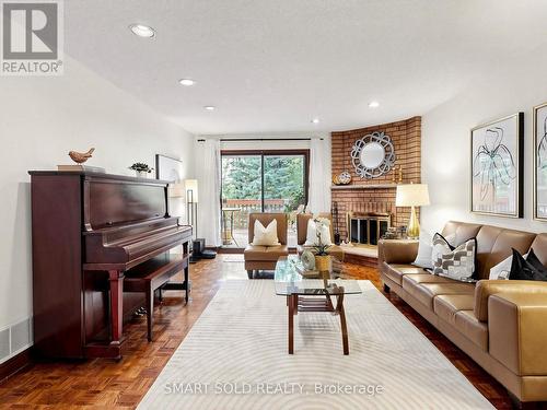 14 Marchwood Crescent, Richmond Hill, ON - Indoor Photo Showing Living Room With Fireplace