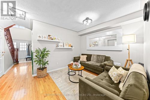 5727 Keldrew Avenue, Mississauga, ON - Indoor Photo Showing Living Room