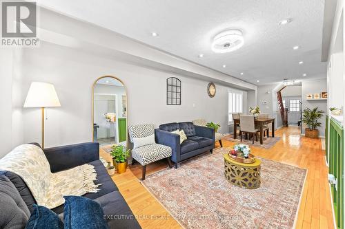 5727 Keldrew Avenue, Mississauga, ON - Indoor Photo Showing Living Room