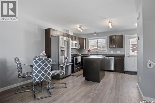 4733 Primrose Green Drive E, Regina, SK - Indoor Photo Showing Kitchen