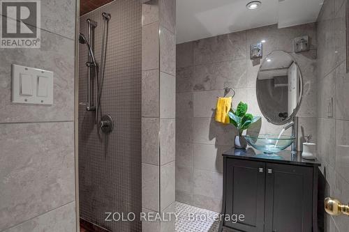 13 Foster Road, Mississauga, ON - Indoor Photo Showing Bathroom