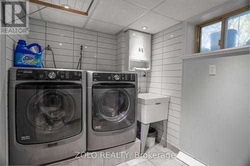 13 Foster Road, Mississauga, ON - Indoor Photo Showing Laundry Room