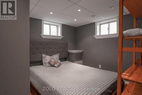13 Foster Road, Mississauga, ON - Indoor Photo Showing Bedroom
