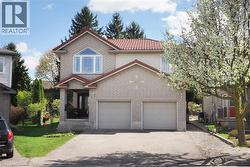 40 DINEEN Court  Kitchener, ON N2B 3X3