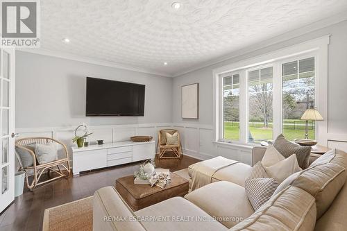 7196 Mcniven Road, Milton, ON - Indoor Photo Showing Living Room