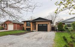 12 ANDREA DRIVE St. Catharines (Rykert/Vansickle), ON L2S 3N7