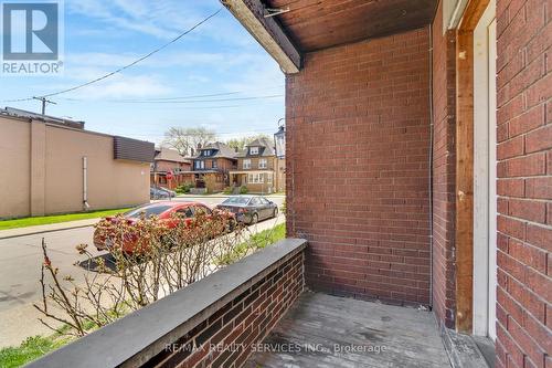 8 - 5 Fairholt Road N, Hamilton, ON - Outdoor With Exterior