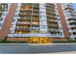 808 2020 FULLERTON AVENUE  North Vancouver, BC V7P 3G3