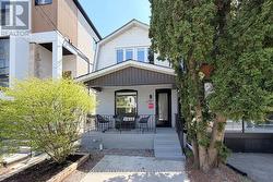 787 SAMMON AVENUE Toronto, ON M4C 2E6