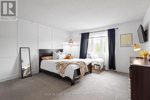 5465 Shorecrest Crescent, Mississauga, ON - Indoor Photo Showing Bedroom