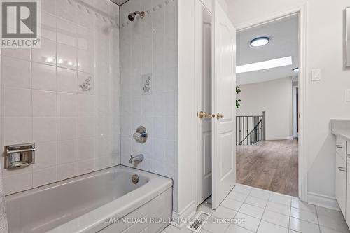 5465 Shorecrest Crescent, Mississauga, ON - Indoor Photo Showing Bathroom