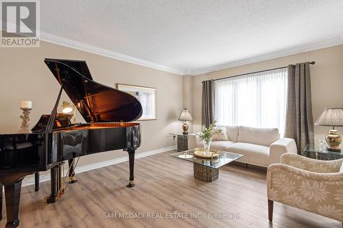 5465 Shorecrest Crescent, Mississauga, ON - Indoor Photo Showing Living Room
