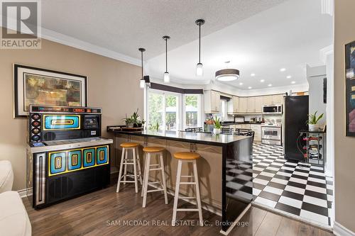 5465 Shorecrest Crescent, Mississauga, ON - Indoor Photo Showing Kitchen With Upgraded Kitchen
