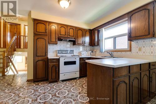 1571 Corkstone Glade, Mississauga, ON - Indoor Photo Showing Kitchen