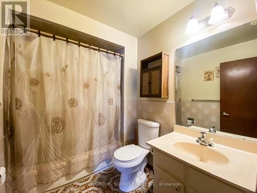 1571 Corkstone Glade, Mississauga, ON - Indoor Photo Showing Bathroom