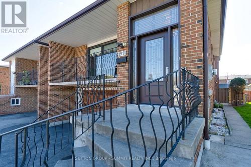 1571 Corkstone Glade, Mississauga, ON - Outdoor With Exterior