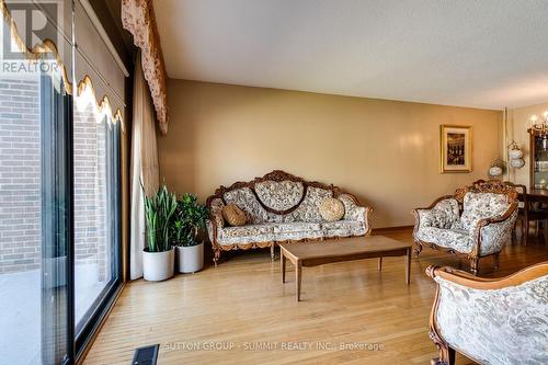 1571 Corkstone Glade, Mississauga, ON - Indoor Photo Showing Other Room