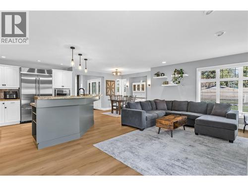 3350 Larkspur Court, Kelowna, BC - Indoor Photo Showing Other Room