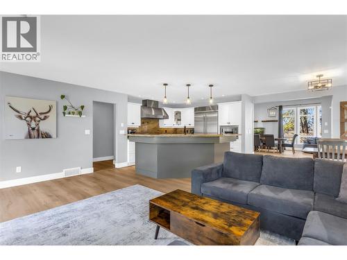 3350 Larkspur Court, Kelowna, BC - Indoor