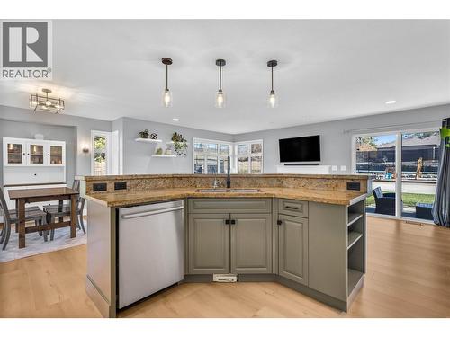 3350 Larkspur Court, Kelowna, BC - Indoor Photo Showing Living Room With Fireplace