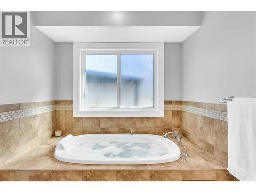 3350 Larkspur Court, Kelowna, BC - Indoor Photo Showing Bathroom
