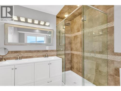 3350 Larkspur Court, Kelowna, BC - Indoor Photo Showing Bedroom