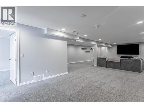 3350 Larkspur Court, Kelowna, BC - Indoor