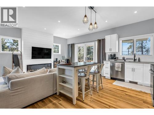 3350 Larkspur Court, Kelowna, BC - Indoor Photo Showing Laundry Room
