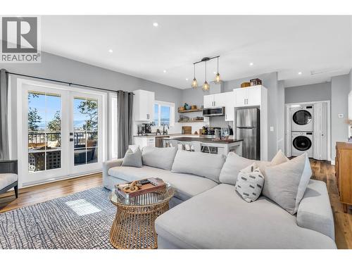 3350 Larkspur Court, Kelowna, BC - Indoor