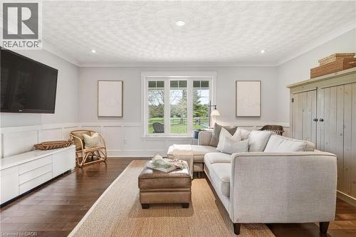 7196 Mcniven Road, Milton, ON - Indoor Photo Showing Living Room