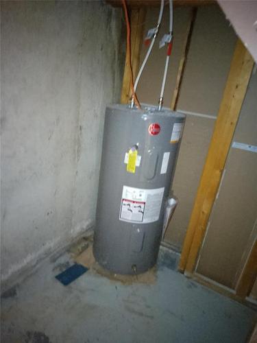 393 Tweed Avenue, Winnipeg, MB - Indoor Photo Showing Basement