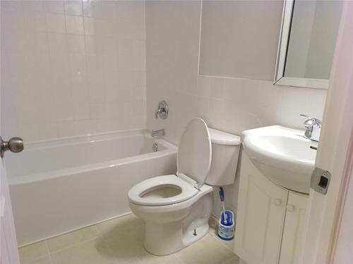 393 Tweed Avenue, Winnipeg, MB - Indoor Photo Showing Bathroom